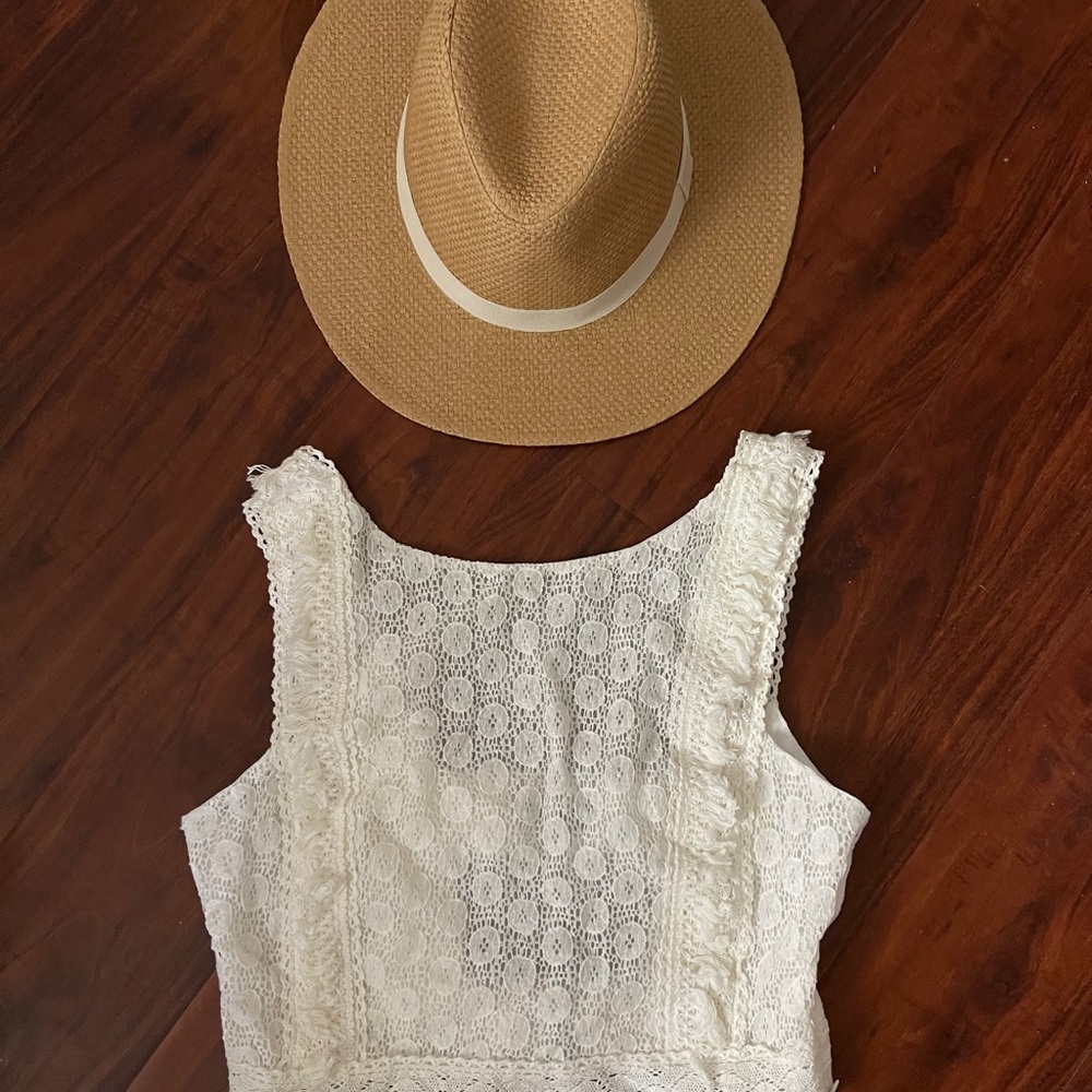 NEW white fringe crop top with open back - Picture 4 of 6